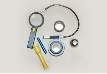 ルーペと光射拡大器